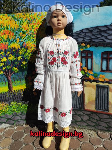 Детска рокля с бродерия МАКОВЕ.
