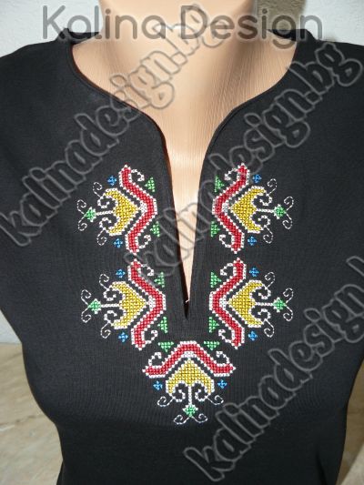 Дамска вталена тениска с бродерия българска Шевица